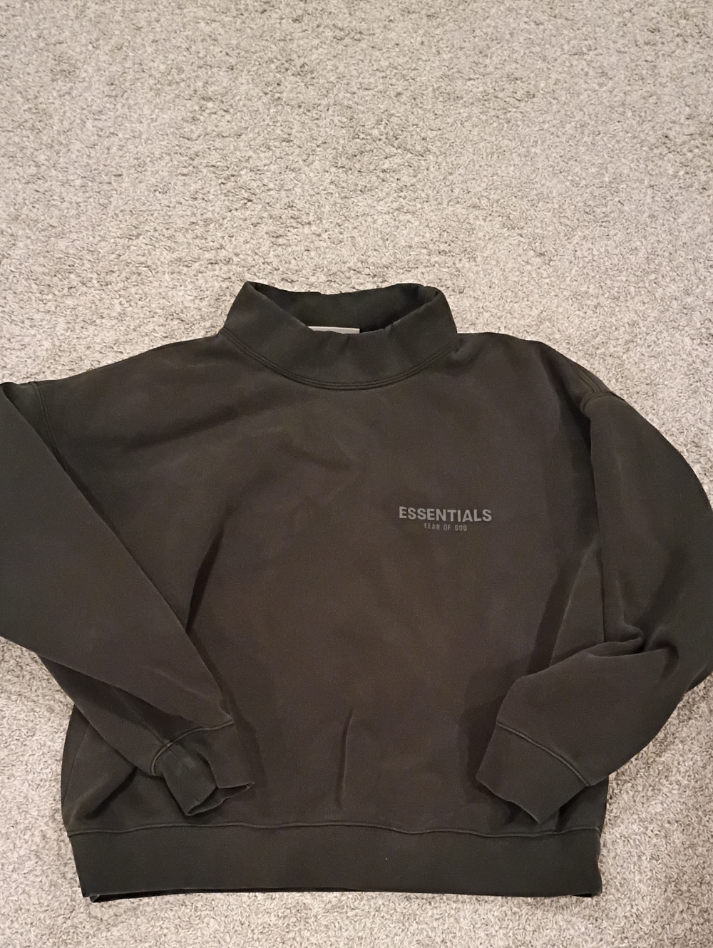 Essentials Men’s Crewneck Sweatshirt in Black